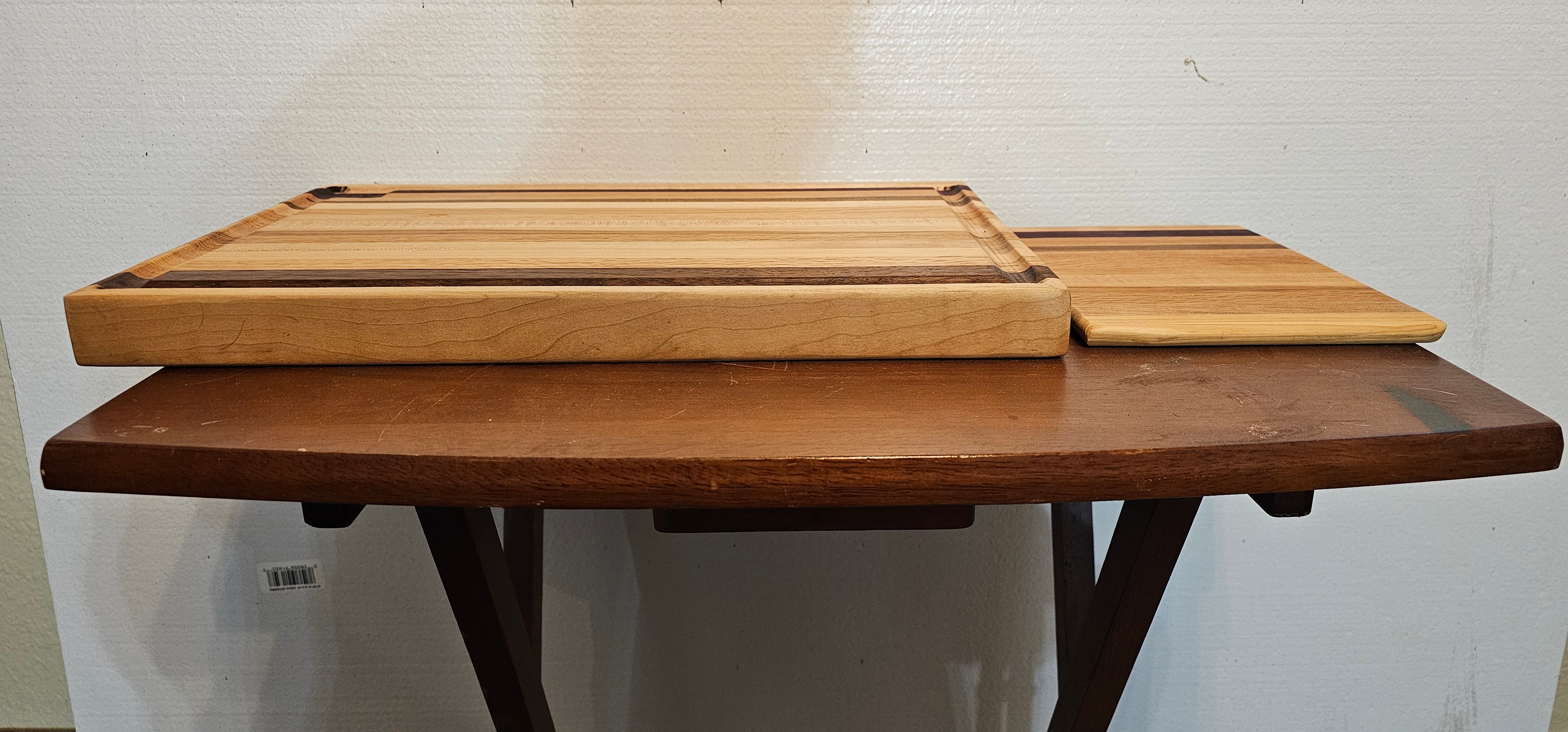 Edge grain cutting board