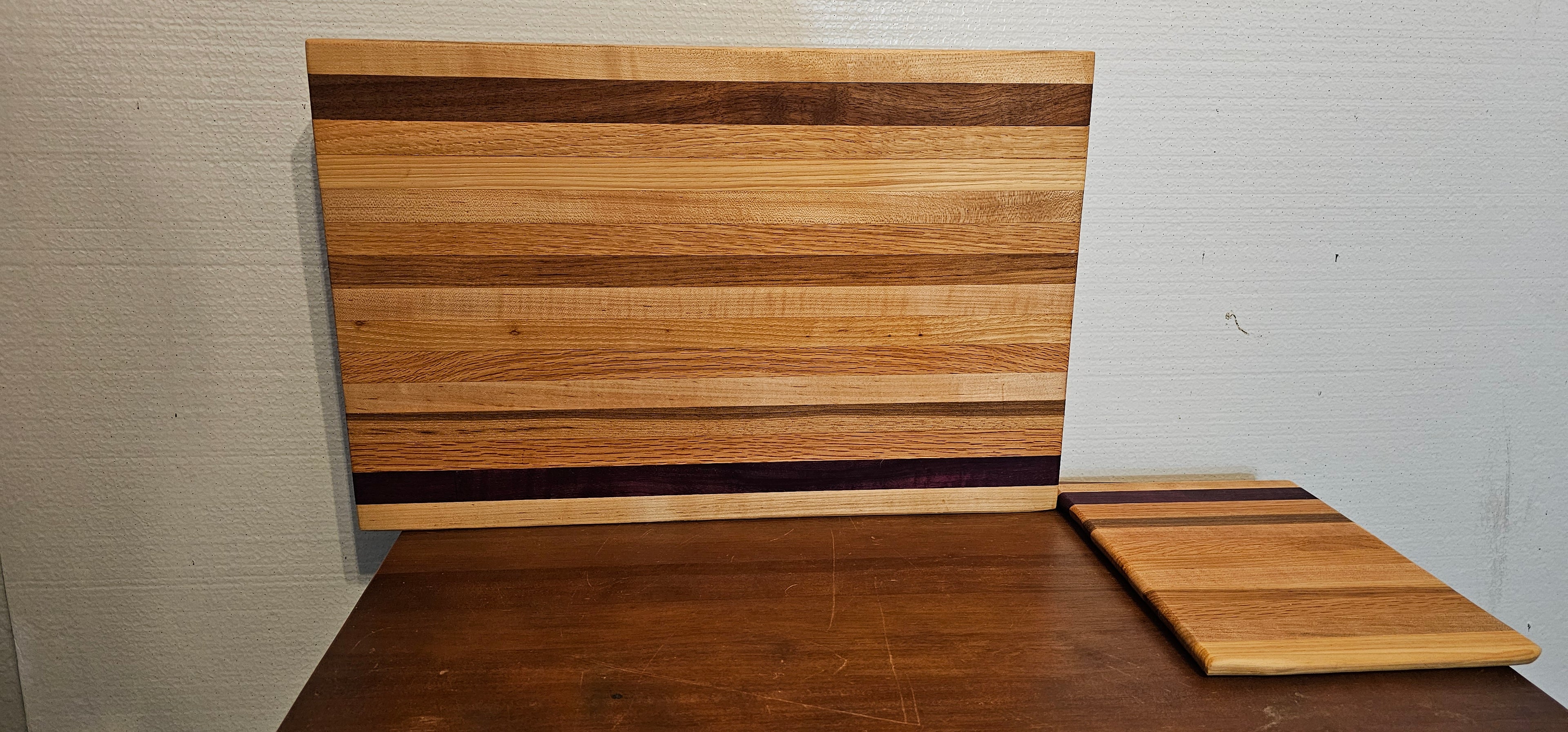 Edge grain cutting board